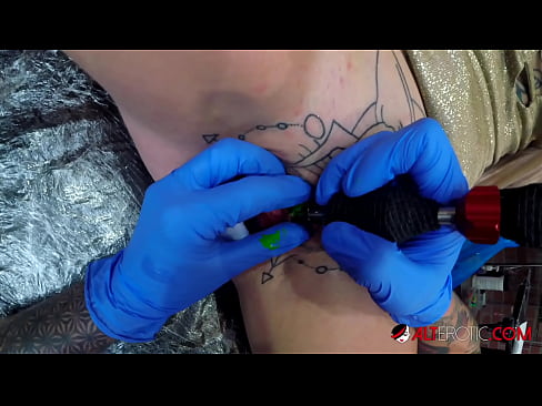 ❤️ Extremely tattooed hottie Sully Savage got a tattoo on her clitoris ️❌ Super porn at porn en-us.xxxner.ru ﹏